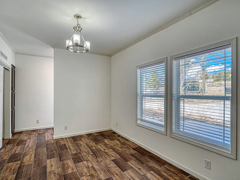 904 W 6th St — Photo 11