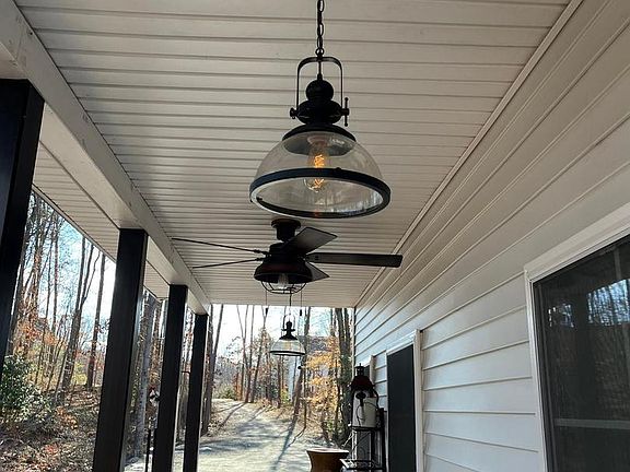 3rd image of 1919 Montevideo Rd