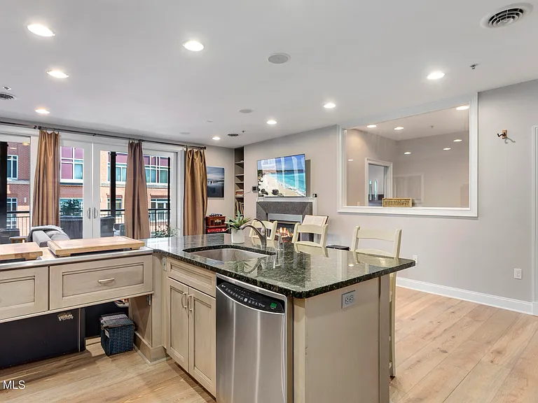 70 Railroad Pl #405 — Photo 11