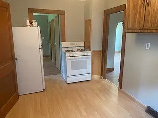 612 Moczygemba St — Photo 4