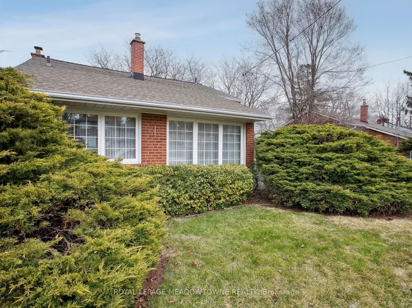 123 Vista Dr W, Mississauga, ON L5M 1W2