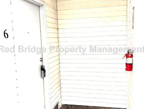 3rd image of 1607 SW Montgomery St #6