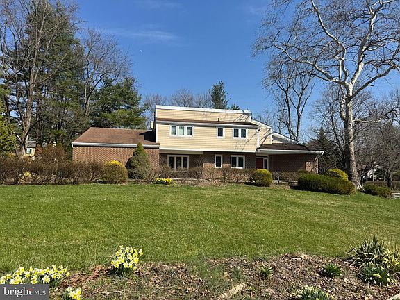 2nd image of 1561 Tanglewood Dr