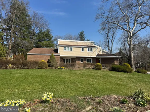 1561 Tanglewood Dr, West Chester, PA 19380