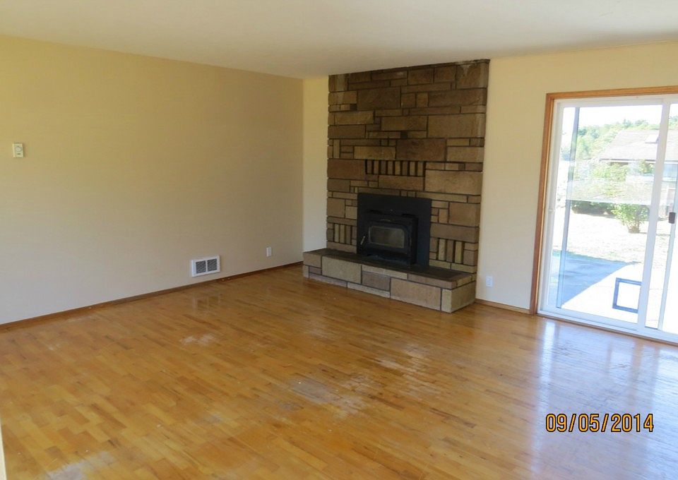 1st image of 624 N Larch Ave