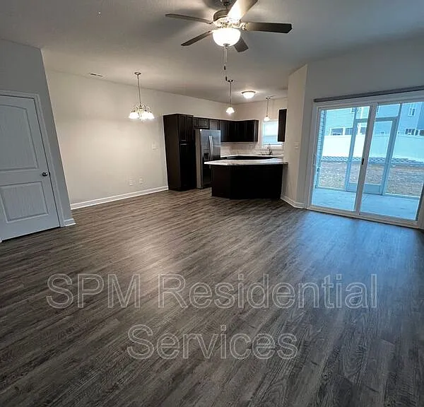 407 Vandemere Ct — Photo 8