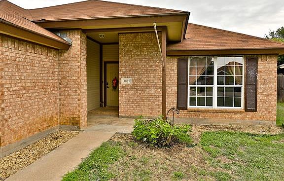3rd image of 3825 Notre Dame Cir