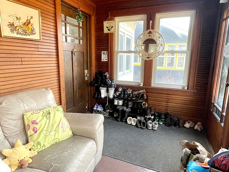2080 Roblyn Ave — Photo 3