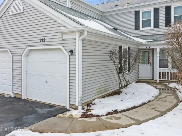 212 University Ln, Elk Grove Village, IL 60007
