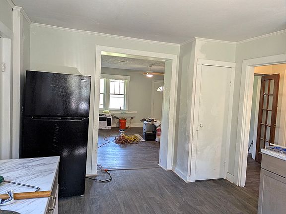 5th image of 8922 Three Points Rd