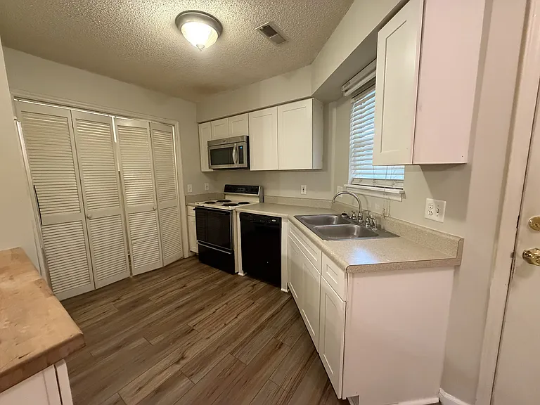 2936 B Mulberry Ln #1 — Photo 3