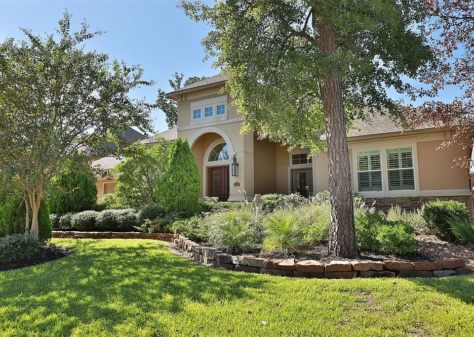 Welcome home!! 131 N. Sage Sparrow is a Partners In Building home that is all on 1 level!! 4 bedrooms, media room, study, outdoor kitchen and HUGE backyard with lots of room for a pool!