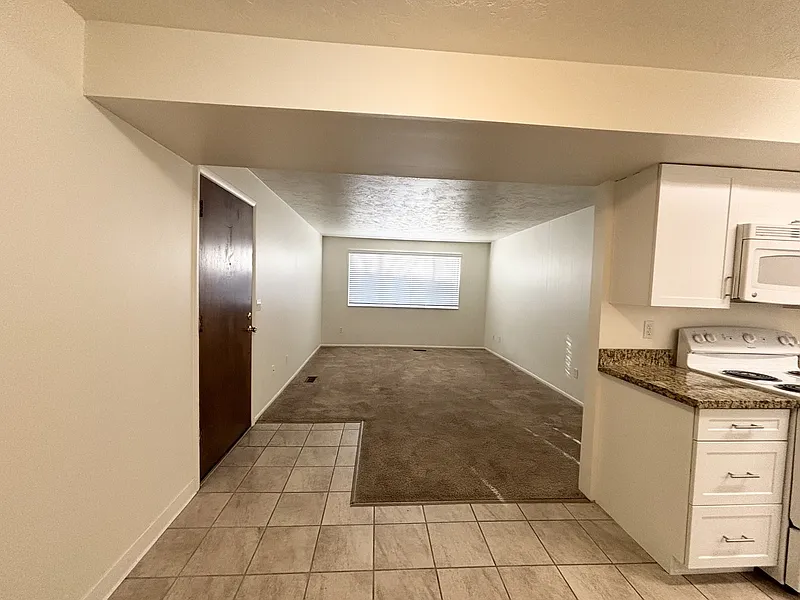 2 bed, 1.0 bath, 925 sqft, $1,100 — Photo 2