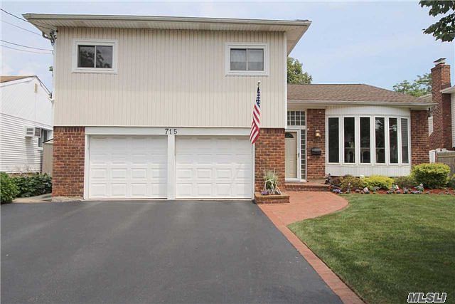 1st image of 715 Jackie Ln