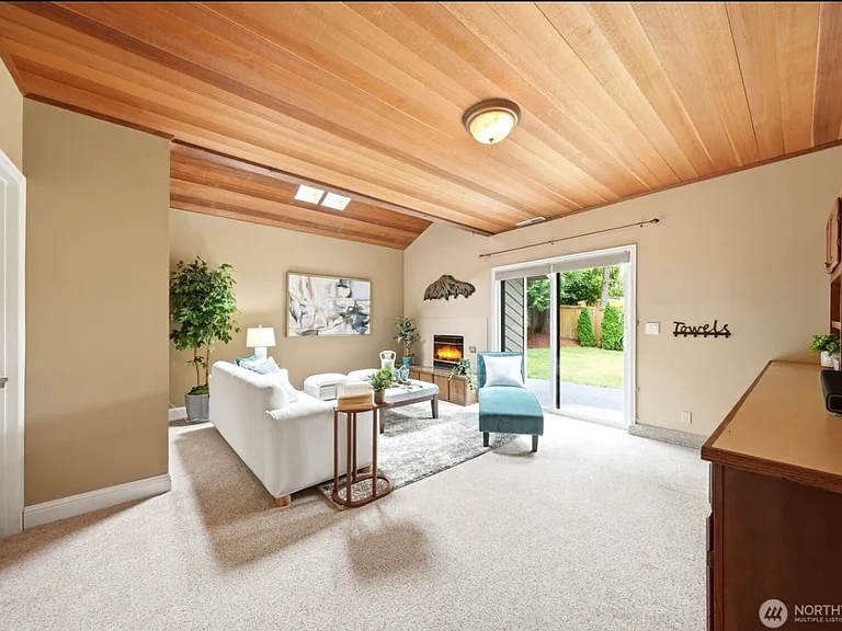 301 128th Ave NE — Photo 1