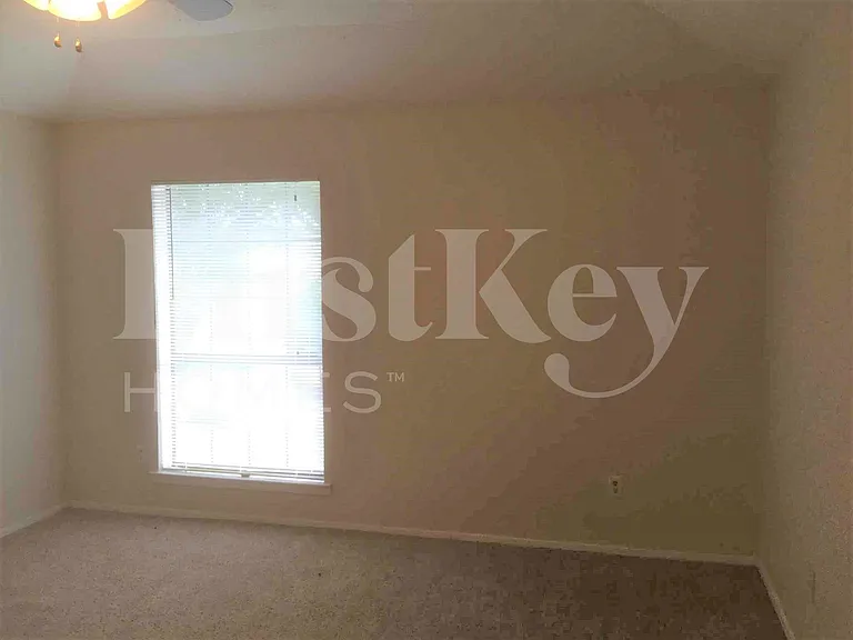 728 Southwynd St — Photo 15