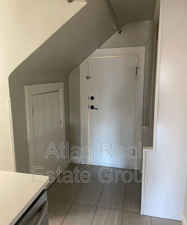 2nd image of 1075-1085 Clarkson St Unit 10