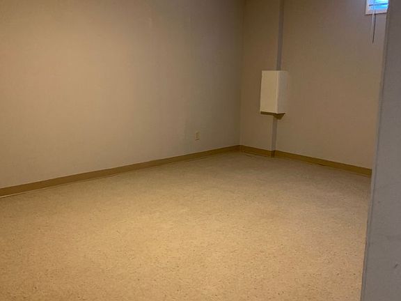 2nd image of 1010-1033 Eisenhower Cir #48