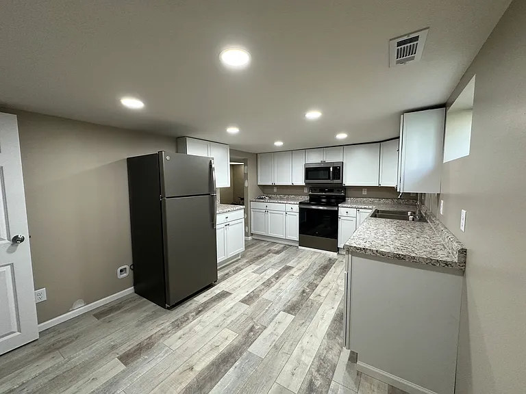 316 W 28th St #B — Photo 7