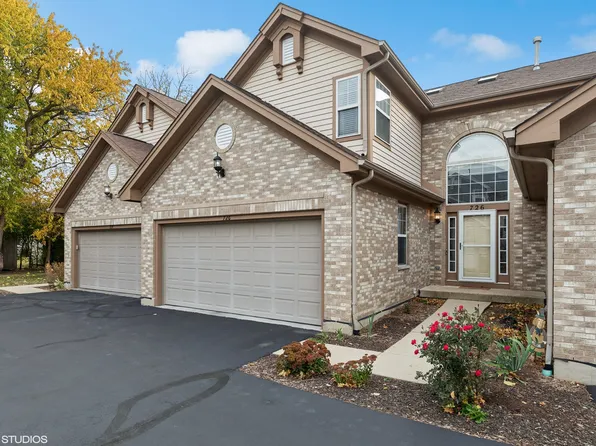 726 Kresswood Dr, McHenry, IL 60050