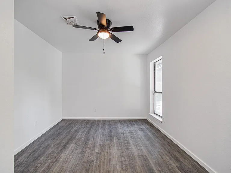 816 Glen Hollow Dr — Photo 10