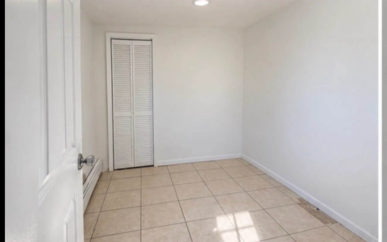 3 bed, 1300 sqft, $4,200 — Photo 4