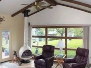 10 Laura Ln, Sugar Grove, IL 60554