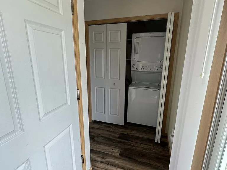5705 Graham Ave #B — Photo 7