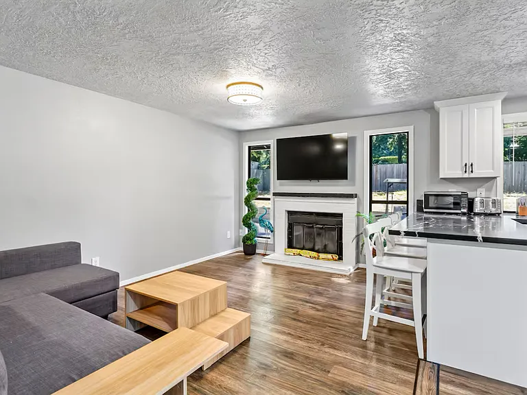 8232 SW Tygh Loop — Photo 22
