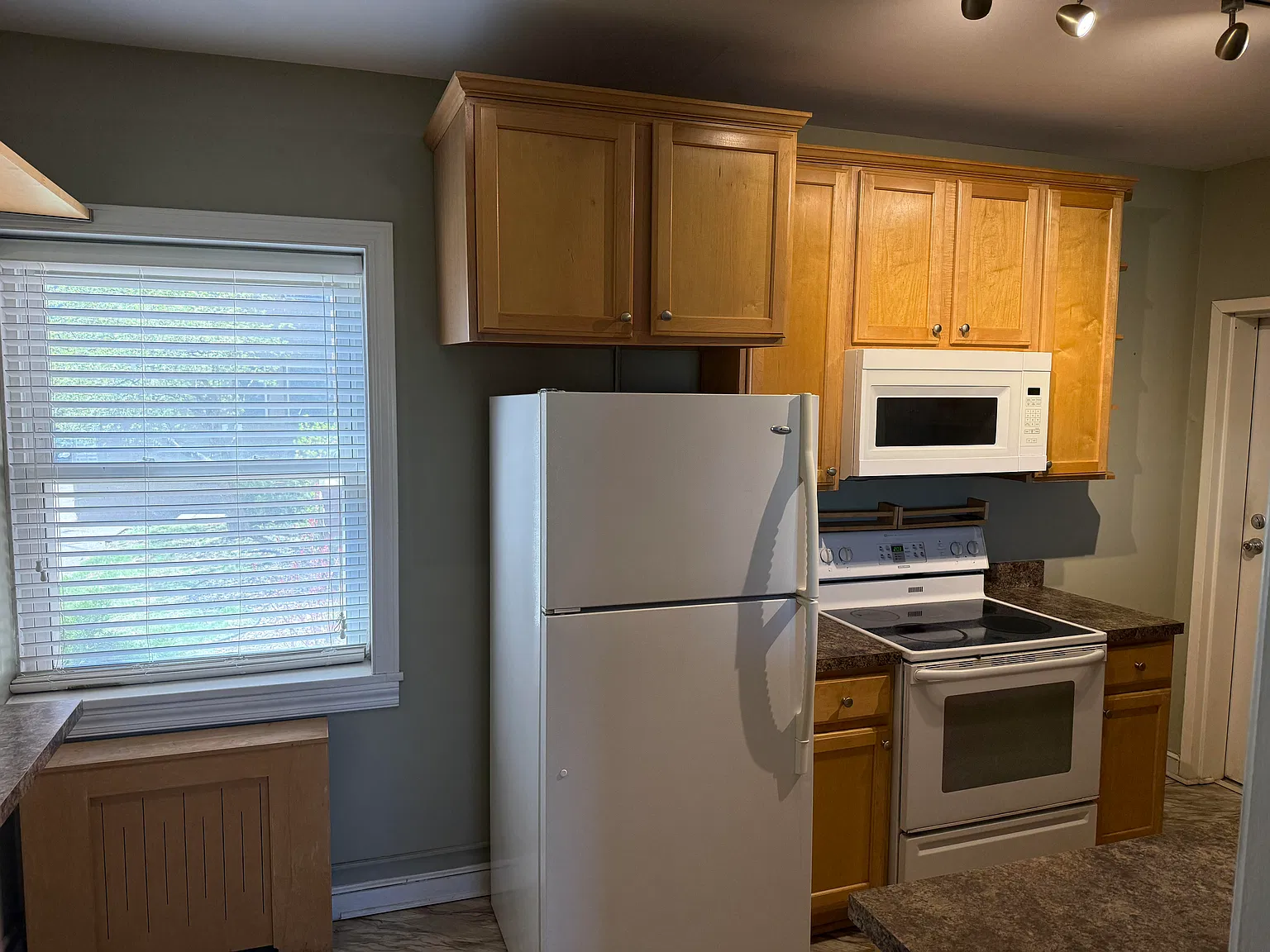 2 bed, 893 sqft, $1,725 — Photo 4