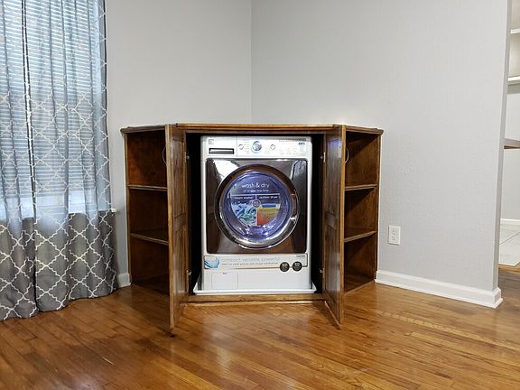5th image of 726 W Cornelia Cir