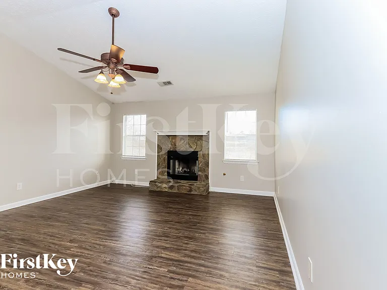 128 Greenleaf Dr — Photo 4
