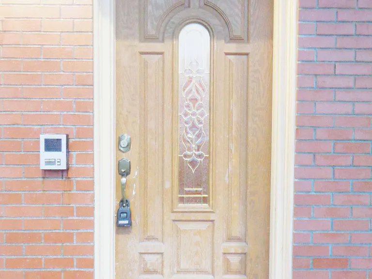 1116 B entrance