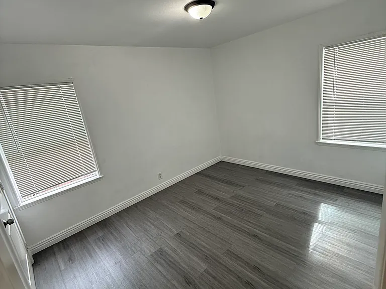 242 E Del Amo Blvd — Photo 9