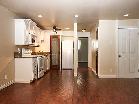 5th image of 215 S Chestnut St APT 9