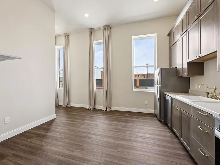144 W Park St — Photo 5