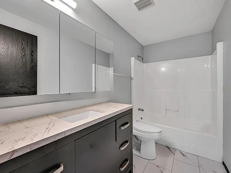 912 Algona Blvd N #B — Photo 11