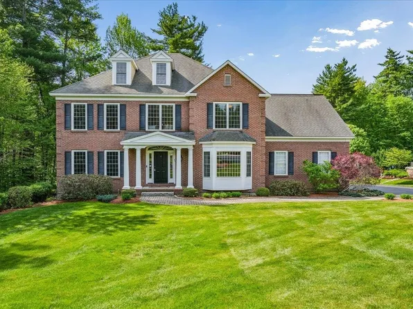 22 Elizabeth Way, Bedford, NH 03110