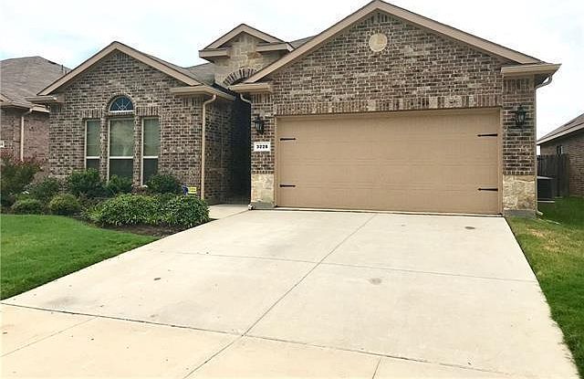 1st image of 3228 Tamarack Ln
