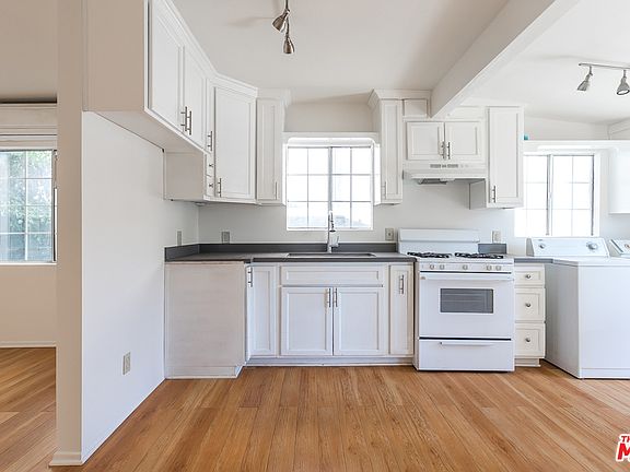 4th image of 606 E San Jose Ave