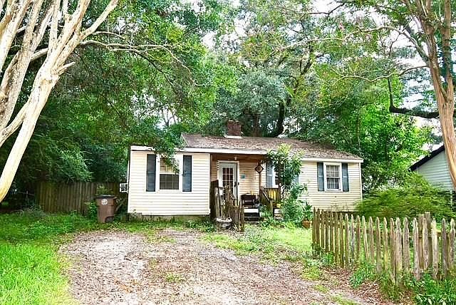 1st image of 106 Border Dr W