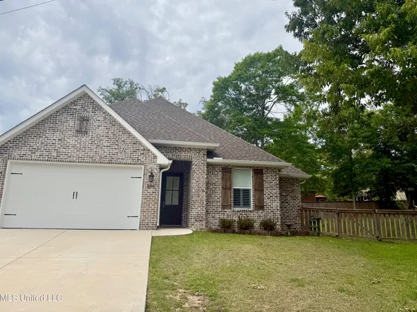 886 Maili Pl, Diamondhead, MS 39525