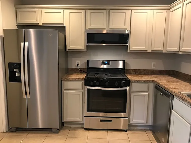 2202 W Jonquil Ln — Photo 4