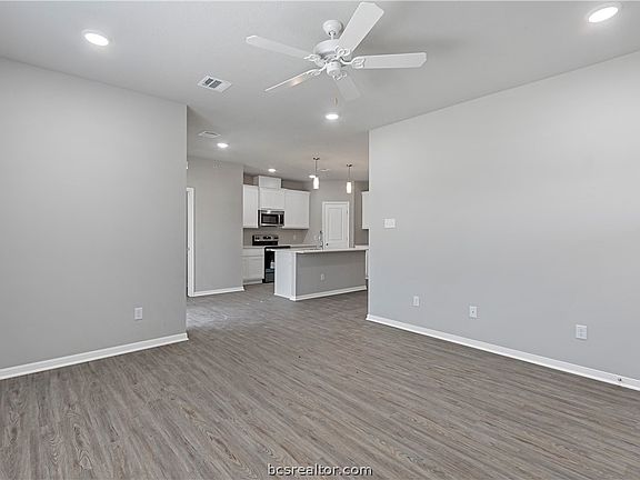 4th image of 1326 Prairie Dr #921