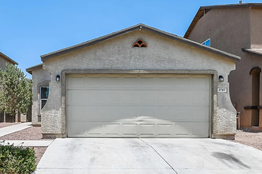 3 bed, 2.0 bath, 1261 sqft, $1,945 — Photo 1