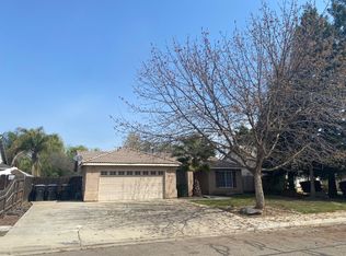 2622 W Oakridge Ave, Visalia, CA 93291