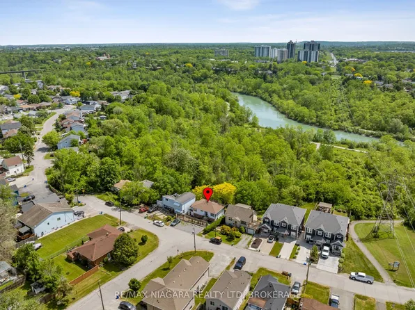 73 Hillview Rd, Saint Catharines, ON L2S 1S8
