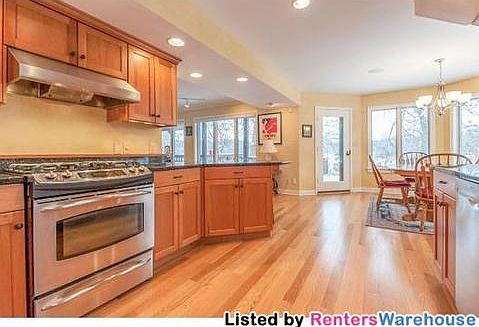 4th image of 19443 Meadowridge Cir N