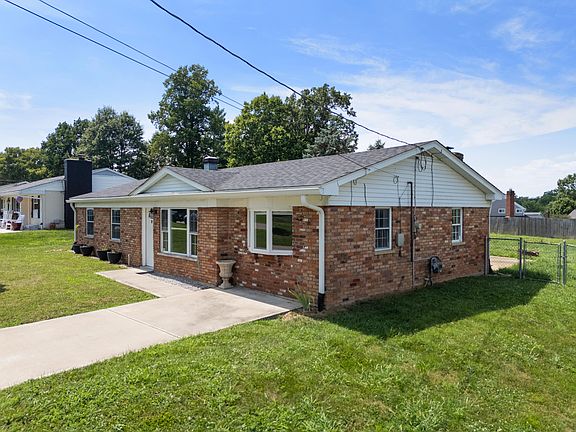 3rd image of 806 Knollwood Dr