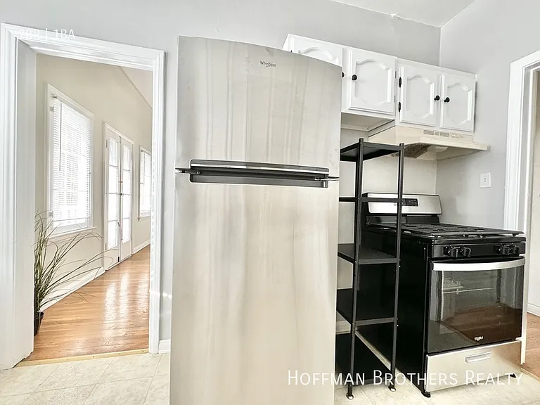 400 N Genesee Ave #6 — Photo 4